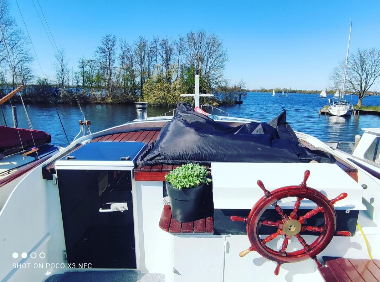 Boathouse At Unescco Fort And Magnificent Lake-View Roelofarendsveen Bagian luar foto